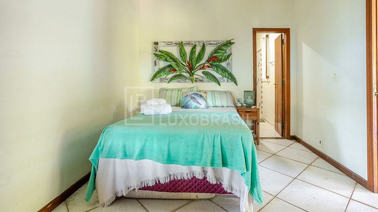 LB - AR38 Oceanfront Mansion in Vila Velha | Vacation Rental