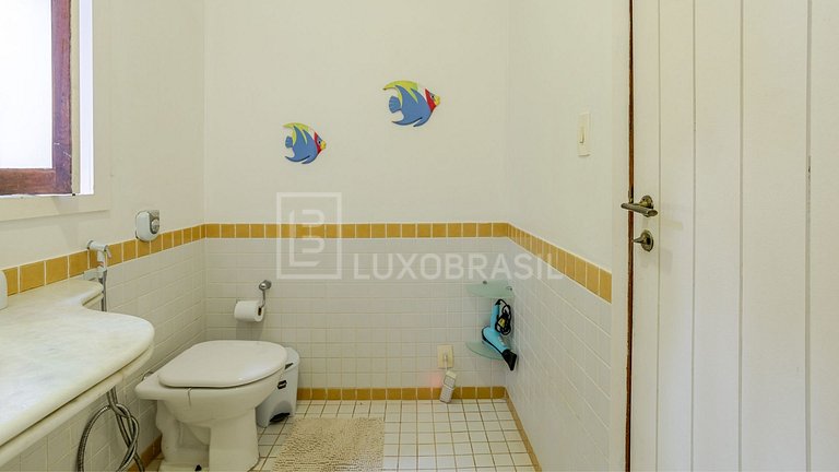 LB - AR38 Oceanfront Mansion in Vila Velha | Vacation Rental