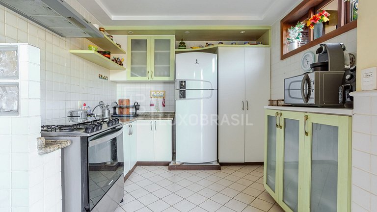 LB - AR38 Oceanfront Mansion in Vila Velha | Vacation Rental