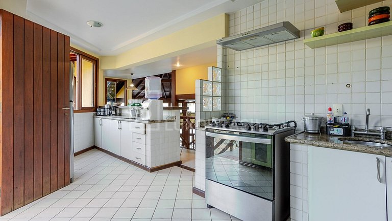 LB - AR38 Exclusive Oceanfront Mansion in Vila Velha – Angra