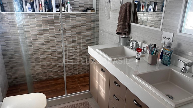 LB - RJ969 | Casa de 6 Dormitorios en Venta – Porto dos Cabr