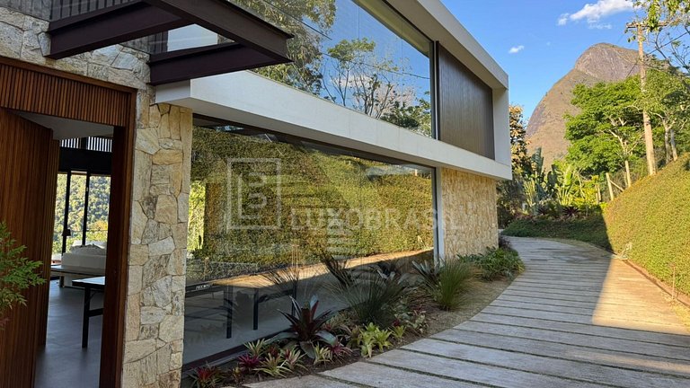 SE18 – 6-Suite House | Seasonal Rental in Itaipava