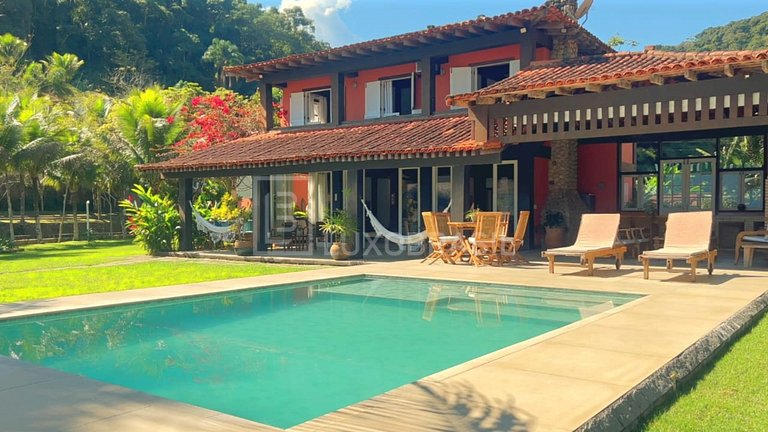 LB – AR809 | Beachfront House with 5 Suites | Vacation Renta