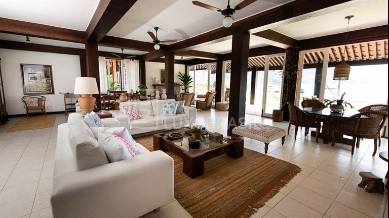 LB – AR809 | Beachfront House with 5 Suites | Vacation Renta