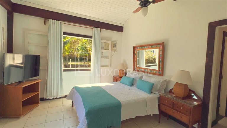 LB – AR809 | Beachfront House with 5 Suites | Vacation Renta