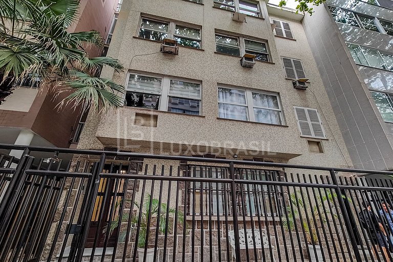 RJ147 – Apartment in Leblon’s Prime Block | Short-Term Renta