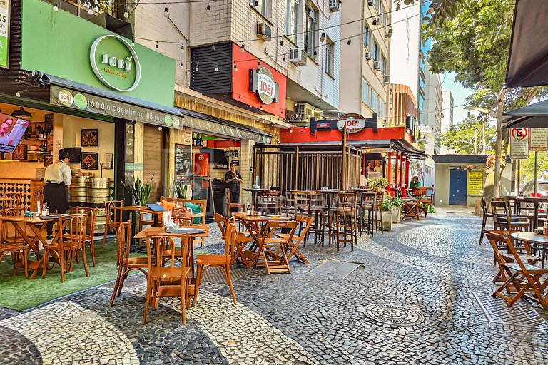 RJ147 – Apartment in Leblon’s Prime Block | Short-Term Renta