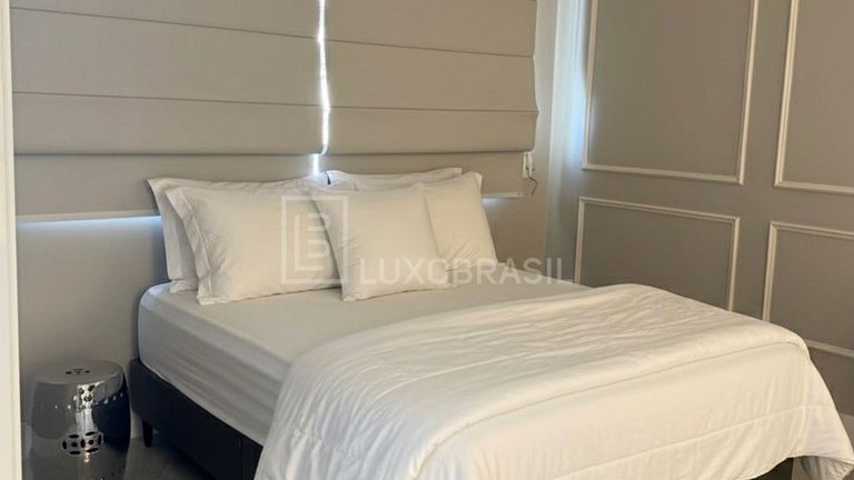 RJ148 - Copacabana Oceanfront Apartment for Sale R$ 4,000,00