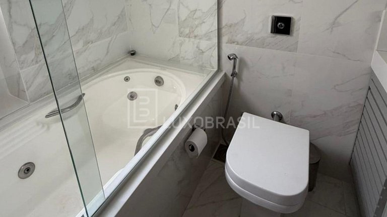 RJ148 – Copacabana Oceanfront Vacation Rental