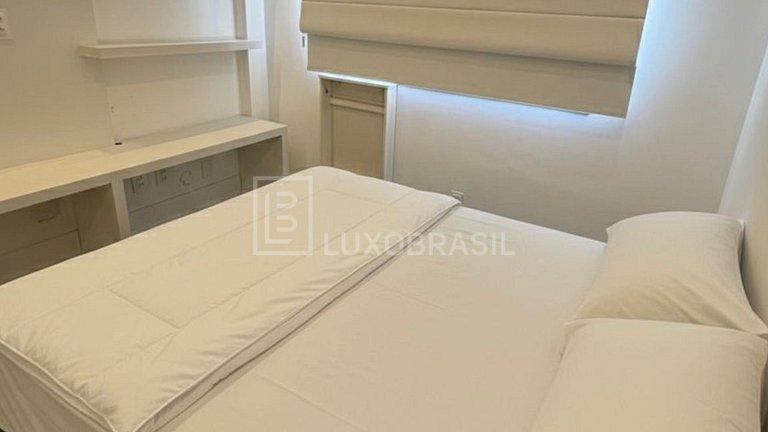 RJ148 - Copacabana Oceanfront Apartment for Sale R$ 4,000,00