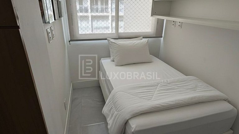RJ148 - Copacabana Oceanfront Apartment for Sale R$ 3.650.00