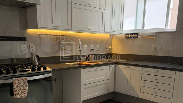 RJ148 - Copacabana Oceanfront Apartment for Sale R$ 3.650.00