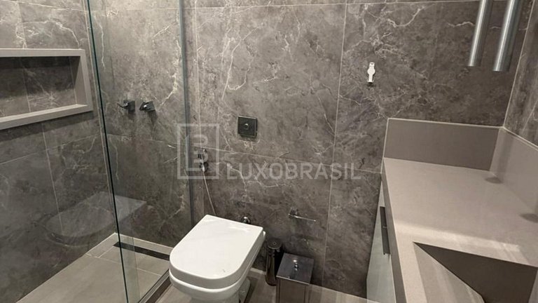 RJ148 - Copacabana Oceanfront Apartment for Sale R$ 4,000,00