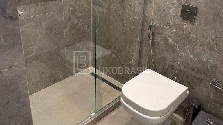 RJ148 - Copacabana Oceanfront Apartment for Sale R$ 3.650.00