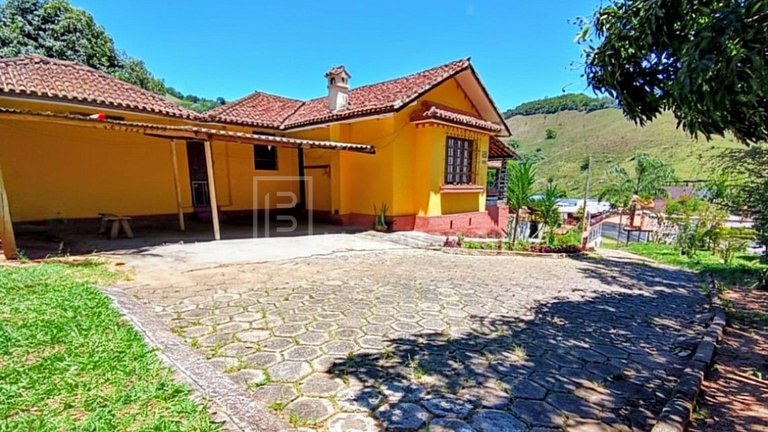 LB - MG801 320 m² House with 4 Bedrooms for Sale in Olaria –