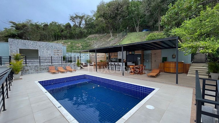 LB - RJ918 Lake House | Vacation Rental