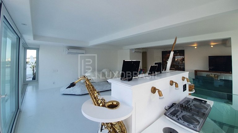 LB RJ932 – 4-Suite Duplex Penthouse Blue Lagoon for Sale – L