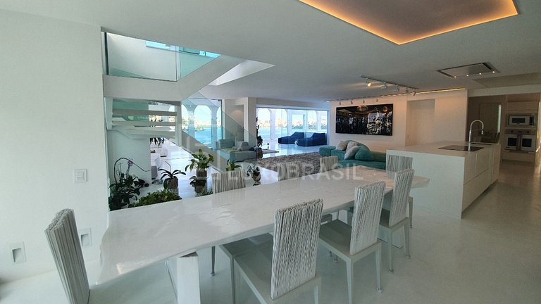 LB RJ932 – 4-Suite Duplex Penthouse Blue Lagoon for Long-Ter