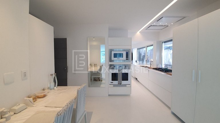 LB RJ932 – 4-Suite Duplex Penthouse Blue Lagoon for Long-Ter