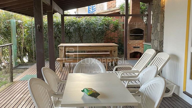 Casa Beira-Mar à Venda em Mangaratiba com Deck Privativo