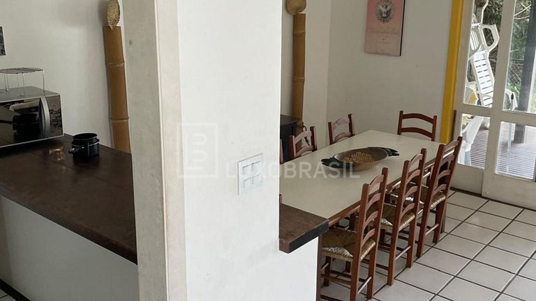 Casa Beira-Mar à Venda em Mangaratiba com Deck Privativo