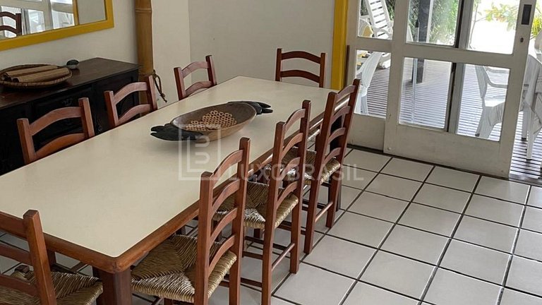 Casa Beira-Mar à Venda em Mangaratiba com Deck Privativo