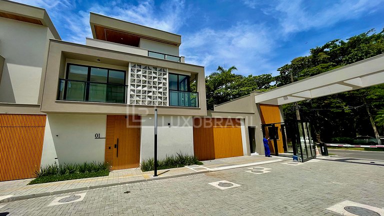 Casa 4 Suítes para Aluguel Fixo na Barra da Tijuca