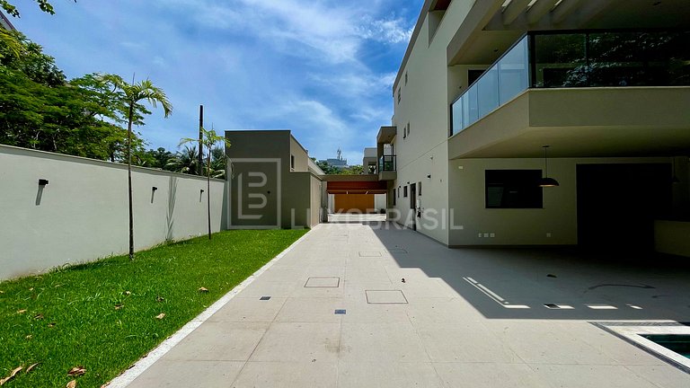 Casa 4 Suítes para Aluguel Fixo na Barra da Tijuca