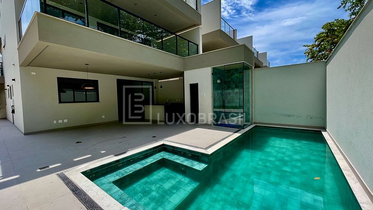 LB - RJ990 | 4-Suite Art & Design Collection Home | Long-Ter