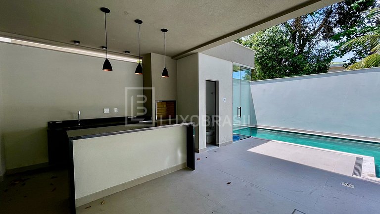 Casa 4 Suítes para Aluguel Fixo na Barra da Tijuca