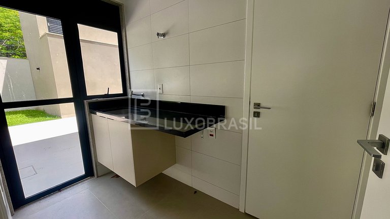 LB - RJ990 | 4-Suite Art & Design Collection Home | Long-Ter