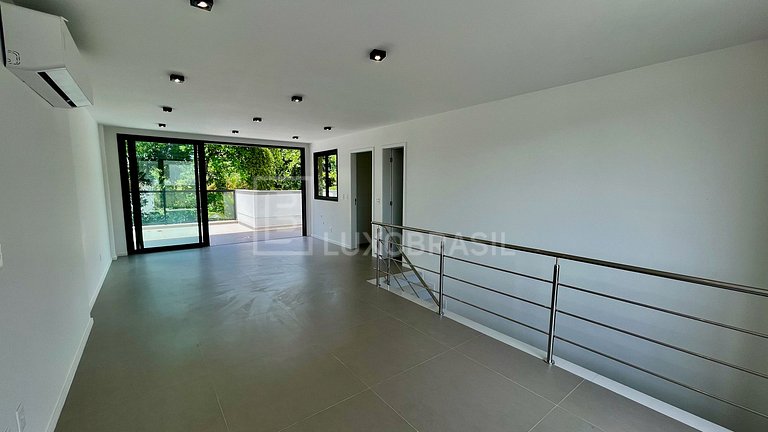 LB - RJ990 | 4-Suite Art & Design Collection Home | Long-Ter