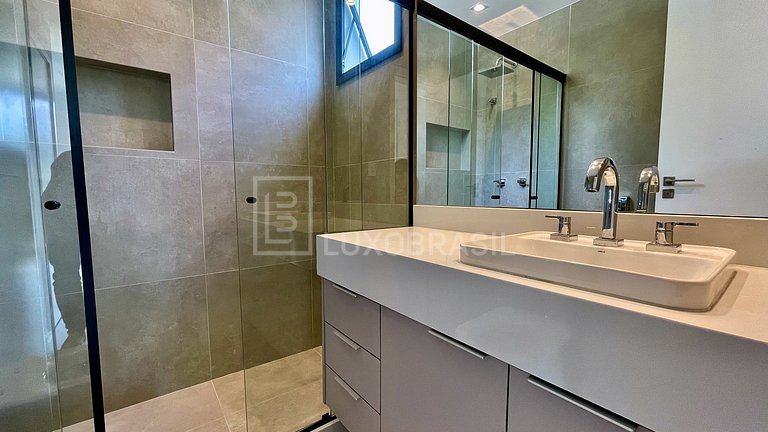 LB - RJ990 | 4-Suite Art & Design Collection Home | Long-Ter