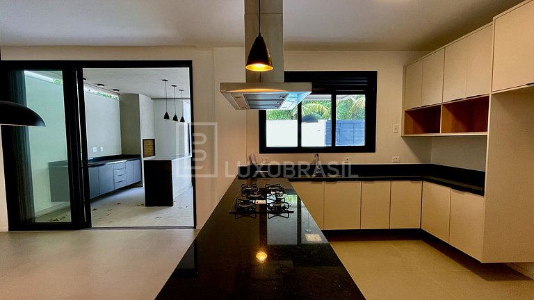 Casa 4 Suítes para Aluguel Fixo na Barra da Tijuca