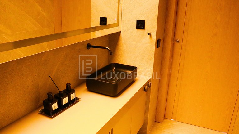 LB - RJ946 WaterWays Penthouse For Sale