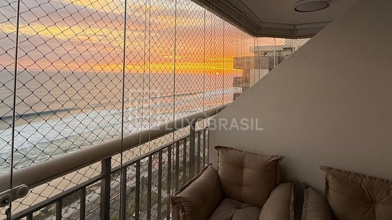 LB - RJ88 Golden Coast Triplex Vacation Rental