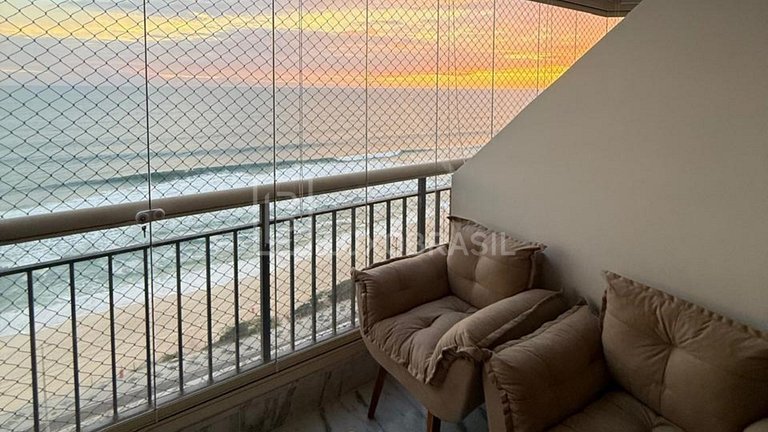 LB - RJ88 Golden Coast Triplex Vacation Rental