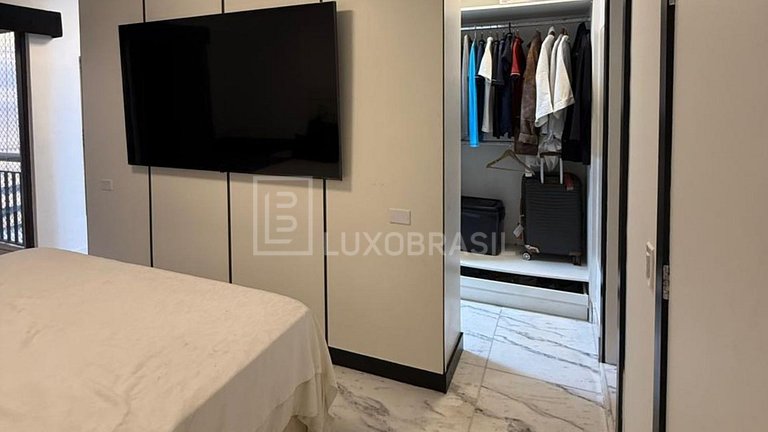 LB - RJ88 Golden Coast Triplex Vacation Rental