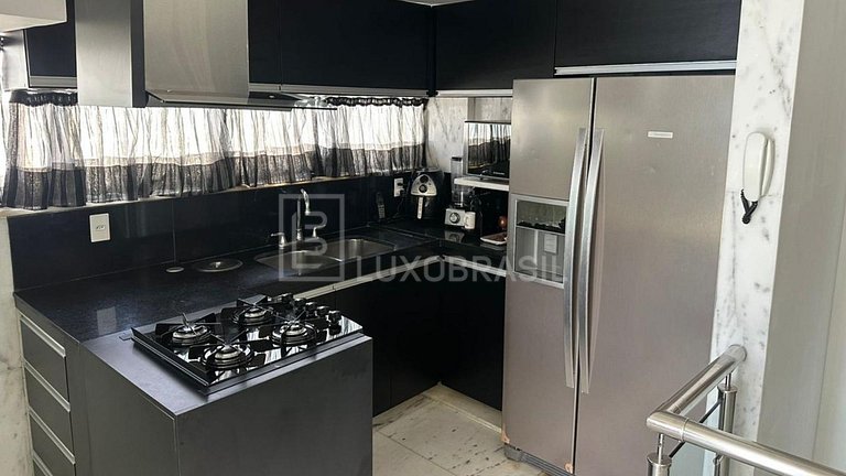 LB - RJ88 Golden Coast Triplex Vacation Rental