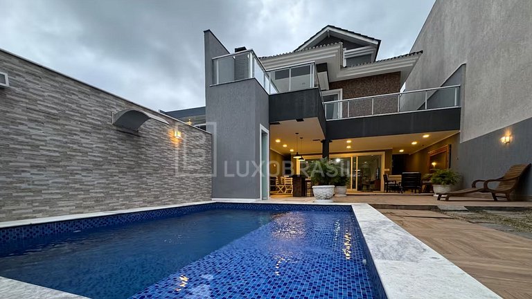 LB - RJ135 Tropical Mansion Vacation Rental