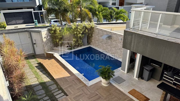 LB - RJ135 Tropical Mansion Vacation Rental