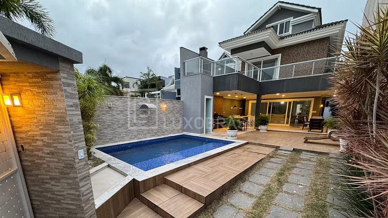 LB - RJ135 Tropical Mansion Vacation Rental