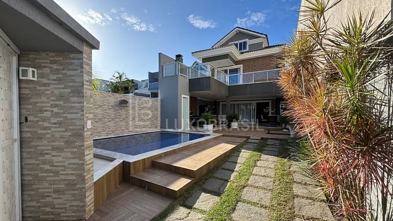 LB - RJ99 Tropical Mansion Vacation Rental