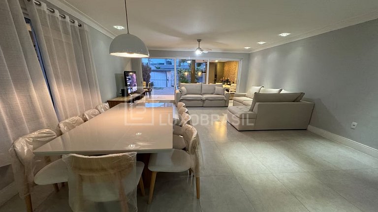 LB - RJ99 Tropical Mansion Vacation Rental