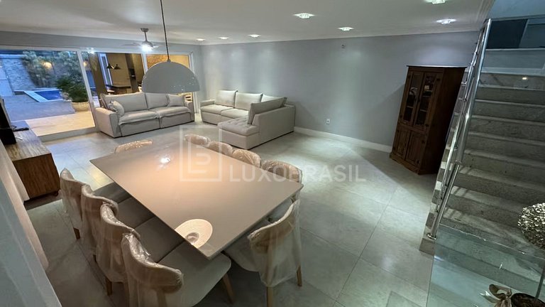 LB - RJ135 Tropical Mansion Vacation Rental