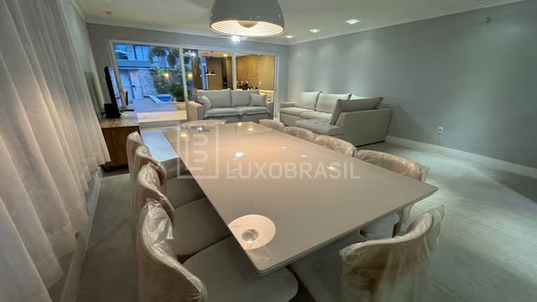 LB - RJ99 Tropical Mansion Vacation Rental