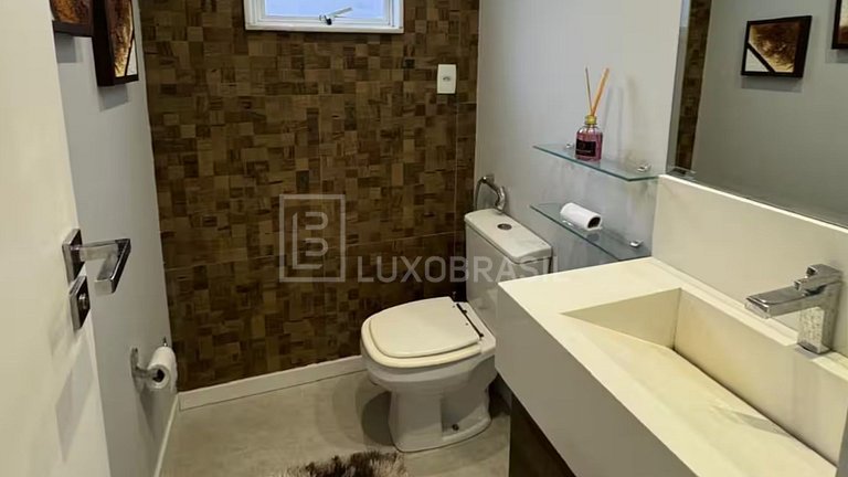 LB - RJ135 Tropical Mansion Vacation Rental