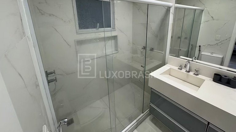 LB - RJ135 Tropical Mansion Vacation Rental