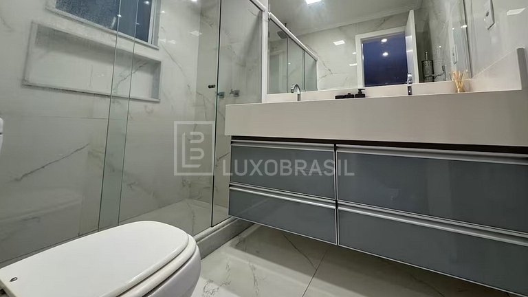 LB - RJ99 Tropical Mansion Vacation Rental