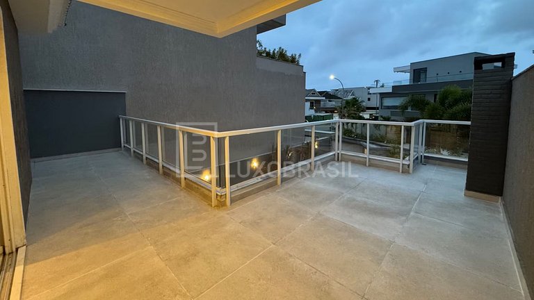 LB - RJ99 Tropical Mansion Vacation Rental